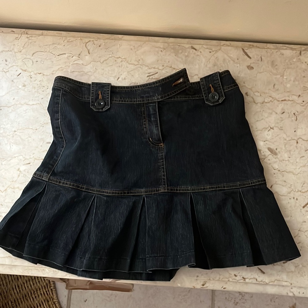 Denim skirt. Form fitted with flare at bottom